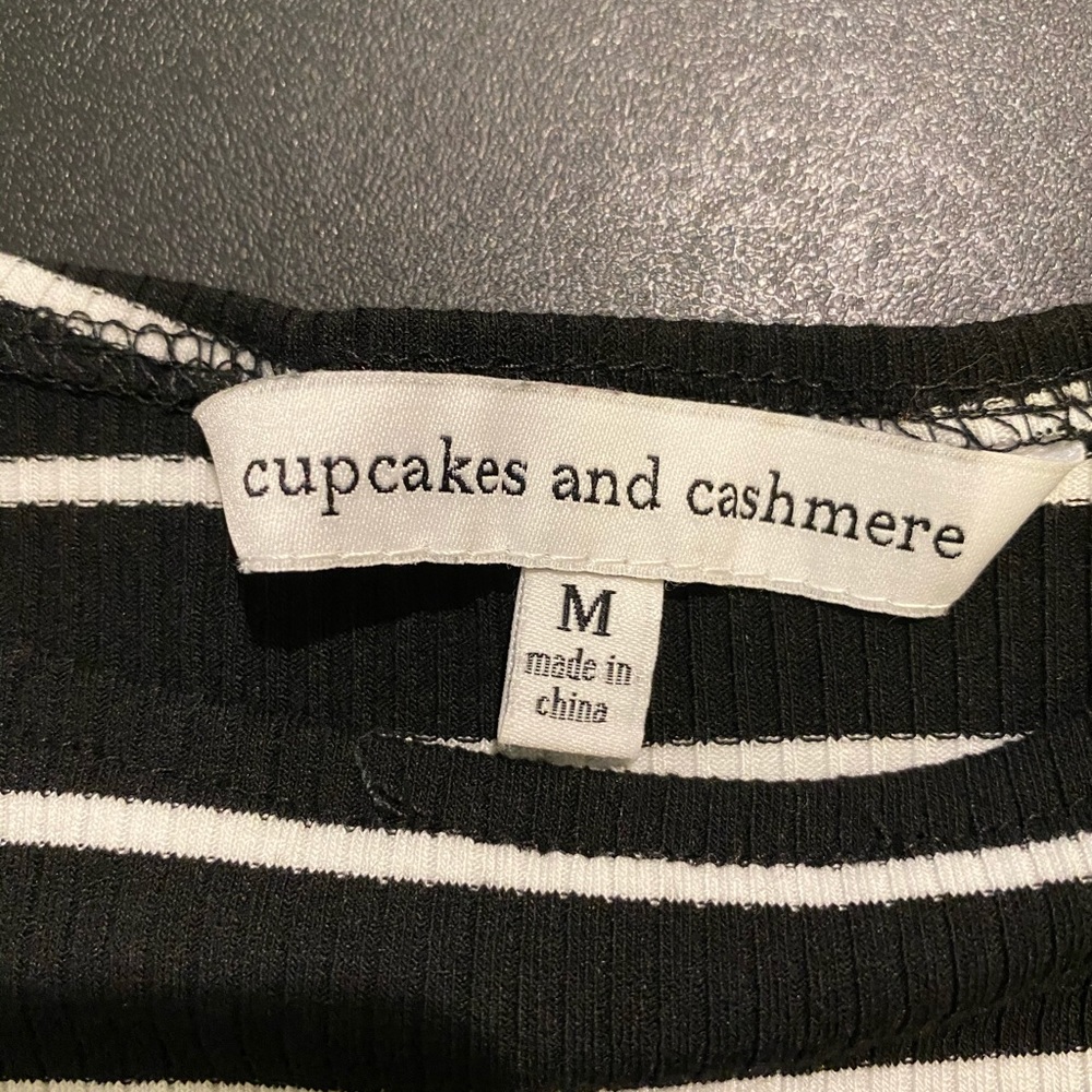 Cupcakes and Cashmere 3/4 bell sleeve blouse - Picture 3 of 5